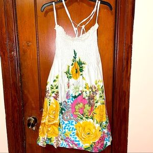 White with floral print mini dress 🌸🌼🌺✨